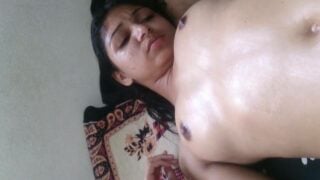 Sexy desi bhabhi ki chut ka oil massage